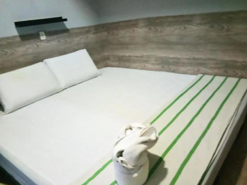 Dongfang Hotel And Restaurant contacts