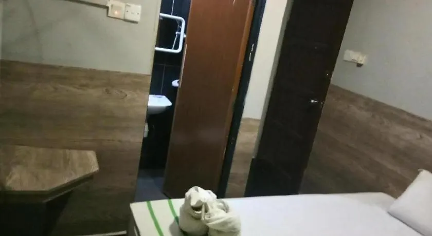 Dongfang Hotel And Restaurant Kuala Lumpur 2*,